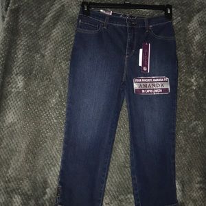 NWT Gloria Vanderbilt Capri classic fit size 4p